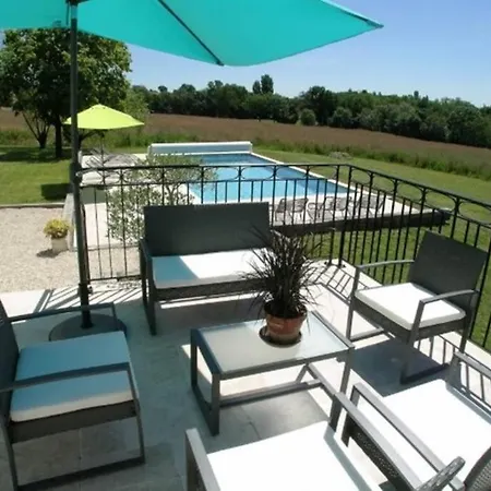 Casa vacanze Spacious With Pool & Magnificent View Saint-Aubin-de-Cadelech
